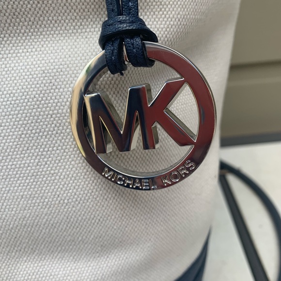 Michael Kors Kingbury Purse - Picture 3 of 13